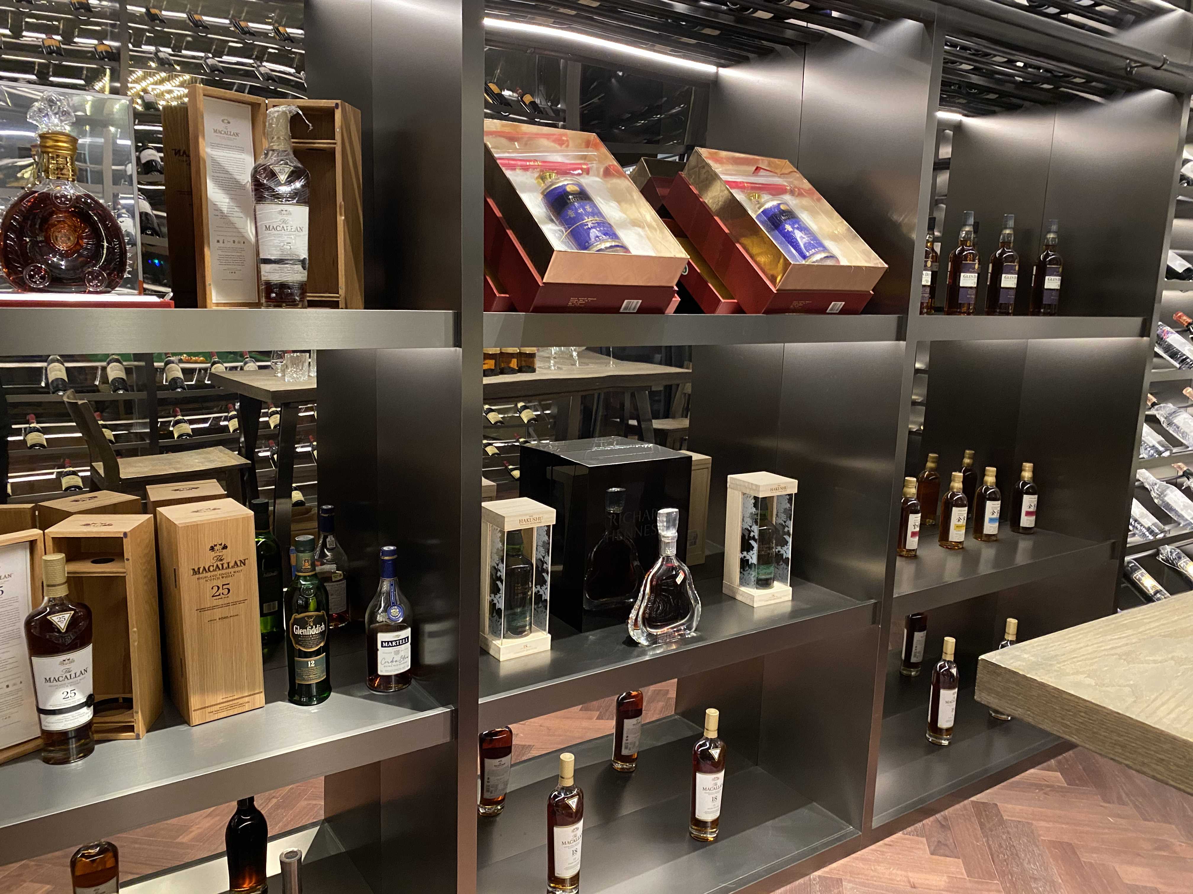 经典松江区藏酒窖定制酒店生产商案例：储藏的红酒定制地下藏酒窖